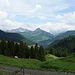 wir gehen ins Tal zurück und steigen nochmal ca. 200hm zur Ragazalpe auf, hier kann man gemütlich einkehren......beim Schlussabstieg werden wir schon wieder nass...