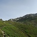 Bei Punkt 2168 m angekommen lichtet sich der Blick ins Älpelti