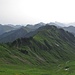 Der Walserkamm nach Osten. Weiter als Ifen, Zitterklapfen und Braunarlspitze sieht man kaum.