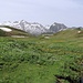 Biberacher Hütte vor alpiner Kulisse