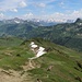 Ein hübscher Grat führt hinunter zur Oberdamülseralpe.