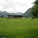 Morgendlicher Blick vom Hotel in Pertisau zur Montscheinspitze, die hinten über dem Gebäude schon ruft.