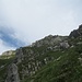 Weiter geht es hinauf, und die Nebelwolken lichten sich.