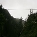 Hohe Fussgängerbrücke bei Holzgau