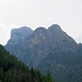 Monte Tae und Taburlo zeigen sich eindrucksvoll von der Straße bei der Podestagno-Kehre.