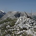 .... zum Gipfel des Monte Tae. Kein Kreuz, nur ein Steinmandl .... und diverses uraltes Kriegsmaterial.