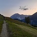Der Tag wird warm, wenn nicht sogar heiss. Die kahle Stelle beim Berg voraus ist der berühmte Brienzer Bergrutsch, der ein ganzes Dorf zu seinen Füssen bedroht.