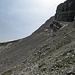 ..... und zwar mit Zielrichtung auf einen markanten Geländeabsatz, der durch einen weithin sichtbaren, freistehenden kleinen Baum gut zu erkennen ist.