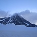 Blick zum Großglockner, den Wolkenschwaden streifen