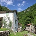Trebišće, der heilige Ort der ersten slawischen Siedler am Kvarner. Der Wanderweg führt vor dem Haus links hinauf