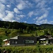 Sicht vom Campingplatz zum Sessellift welcher uns auf die Alp Selamatt führt...; die ersten Höhenmeter gehen wir mal gemütlich an...