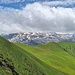 Schöner Gegensatz: Das grüne"Fläschenplateau" vor der silbrigen Mondlandschaft