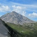 Die Rumer Spitze thront hoch über der Pfeishütte.