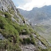 Aufstieg zum Sonntagkarspitze-Südrücken über steile, aber gut trassierte Grasflanken.  Irgendwo hier verabschiedet sich Stefan von uns.