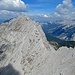 Gipfelblick zur Kaskarspitze, die hier gegen die Praxmarerkarspitzen jedoch kaum auszumachen ist.