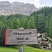 <b>Apprezzo molto che ad ogni alpeggio, anche quando è costituito da una sola baita, si trovi un pannello di legno che ne indica il nome con la quota; è la giusta dignità che questi luoghi meritano.</b>