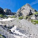 Auch die Querung des grossen Schneefeldes war erstaunlicherweise gut zu begehen, könnte sich aber schnell ändern, danach war der Wanderweg schneefrei