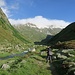 Im Val Fless, die Gipfelziele sind noch im Nebel versteckt, die Alp kommt in Sicht
