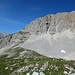 Den Wiesenabsatz geht es letztlich mehr oder minder höhengleich rüber nach Westen zum Ausläufer des Südrückens der Westlichen Praxmarerkarspitze.  Hier fehlt mir der GPS-Track, aber wie gezeigt ist der Routenverlauf hier absolut logisch.