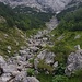 Blick in die Aufstiegsrinne vom Weg zur Issalm aus
