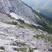 Rückblick auf das Schneefeld aus dem vorletzten Bild und auf die Aufstiegsrinne
