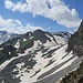 Auch auf dem Weg zur Bergüner Furgga liegt noch viel Schnee. Zur Überschreitung des massiven Trümmerfeldes wäre der Altschnee noch hilfreich
