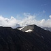 Blick zu Kellerskopf und Schwerteck. Die Schobergruppe ist deutlich stärker bewölkt.