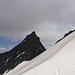 In der Querung zur Salmhöhe sieht der Kellersberg sehr steil und schlank aus - obwohl er ein ziemlich breiter Berg ist.