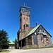 Das ist dieser 23m hohe Aussichtsturm.<br /><br />