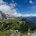 Die Rotmoosalm unterhalb vom Wettersteinkamm.