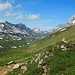 Aufstieg vom Parkplatz in Richtung Fuorcla Gualdauna (2491 m)<br />Blick nach Westen in Richtung Albulapass