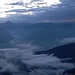 Olang und Antholz. Im Tal ist es noch nebelig.