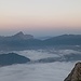 Noch dichter Nebel im Gadertal. Dahinter Peitlerkofel