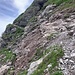 Eine der abgerutschten Stellen des Liechtensteiner Höhenweges. Ist jedoch halb so schlimm, wie es auf dem Bild aussieht, abrutschen wäre dennoch ungesund.