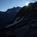 Unbeschadet über dem Felsriegel auf ca. 2500m angekommen, darf ich nochmals einen "Sonnenaufgang" neben P. 2672 bewundern...hinten links machen sich derweil Kleindoldenhorn und Doldenhorn startbereit