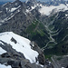 Tiefblick vom Balmhorn Hauptgipfel über 2000Hm hinunter ins grüne Gasterntal, links davon u.a. Doldenhörner und Blüemlisalp, hinter dem Kanderfirn u.a. Gspaltenhorn, Tschingelspitz, Wetterhorn und EMJ