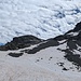 Hier auf 2850 m ü. M. montierte ich gleich die Steigeisen.