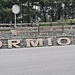 <b>Alle 6:20 inforco la bici, nel reparto (quartiere) Combo di Bormio, e imbocco la SS38 del Passo dello Stelvio. Bene ho fatto a partire presto, prima dell’arrivo di orde di motociclisti e auto, che nei punti stretti condizionano parecchio la pedalata. Mi aspettano 42 tornanti numerati, ognuno con l’indicazione della quota, per uno sviluppo complessivo in salita di circa 24 km. </b>
