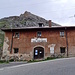 <b>2a Cantoniera (2217 m).
Le Case Cantoniere costituiscono un utile elemento di riferimento.</b>