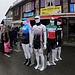 <b>I botteghini offrono di tutto e di più, in particolare magliette e pantaloncini con la scritta Stelvio, bandane, cappellini ed altri souvenir.</b>