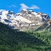 <b>Ho azzeccato la giornata ideale per visitare questa splendida valle. L’aria limpida ed i colori esaltano la bellezza del paesaggio. Non appena il bosco tende a diradarsi lo sguardo è immediatamente attratto dalle cime che coronano la valle e dai Ghiacciai di Dosdé. 
La Cima Viola è costituita di ortogneiss dell'Unità Grosina.</b>