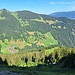Tief unten ist das kleine Dorf Saxeten zu sehen