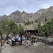 Ankunft n Saicho, wo die Träger vor einer Hirtenhütte das 1. Camp aufbauen werden