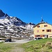 <b>Rifugio Arnaldo Berni (2541 m).<br />È dedicato alla memoria del capitano degli Alpini, medaglia d'argento al valor militare, caduto sul San Matteo durante la Prima guerra mondiale.<br />Attualmente dispone di 70 posti letto.</b>