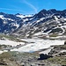 <b>Il Lago Bianco (2606 m), in fase di disgelo, rende onore al proprio nome. Grazie agli ambientalisti, questo stupendo laghetto, situato nel cuore del Parco Nazionale dello Stelvio, un paio di mesi fa è stato salvato dal progetto speculativo, del gruppo di imprenditori che volevano trasformarlo in un bacino, per poi convogliare le sue acque fino a Valfurva e preparare neve artificiale per le piste di sci di fondo. </b>