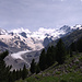 Der Hüttenzustieg gewährt einen Blick in den "Festsaal der Alpen". Der Piz Morteratsch ist die Firnkuppe ganz rechts. 