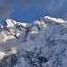 Herangezoomt: N- und E-Gipfel (Silberzacken und -sattel) des Nanga Parbat (8126m) über der noch unbestiegenen N-Wand