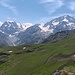 Links der Mitte ist der Obere Arolla-Gletscher, auf dem noch eine Schneedecke liegt.