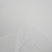 Der Piz Bianco (Piz Alv) liegt im Nebel. 