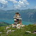 Abstecher zum Oltschichopf, auf dem Steinmann genüsslich zu paffen scheint...dahinter über dem Brienzersee Rieder- und Brienzergrat, sowie der Hohgant